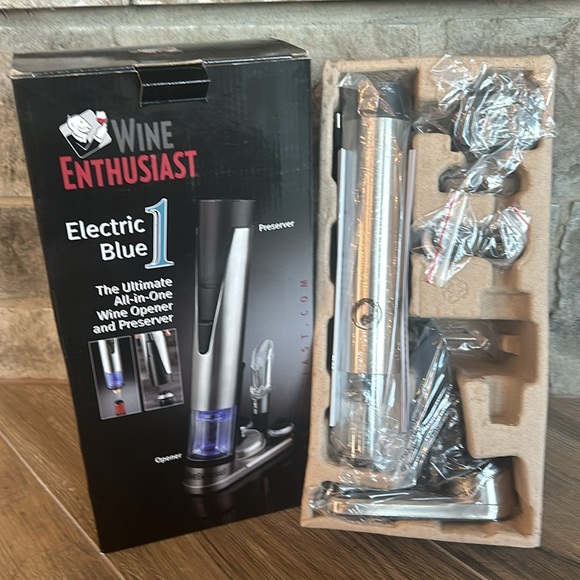 Wine Enthusiast Electric Blue 1 All-In-One Wine Opener and Preserver - Picture 2 of 9